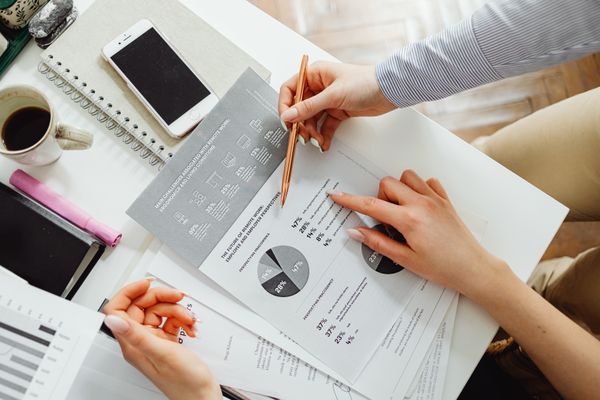 Profesionales contables trabajando